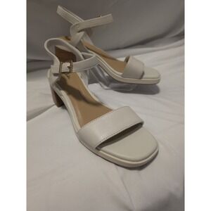 Clarks Jaylen Ray Women's Cream-Colored Sandals. New Without Tags. Size 9‎